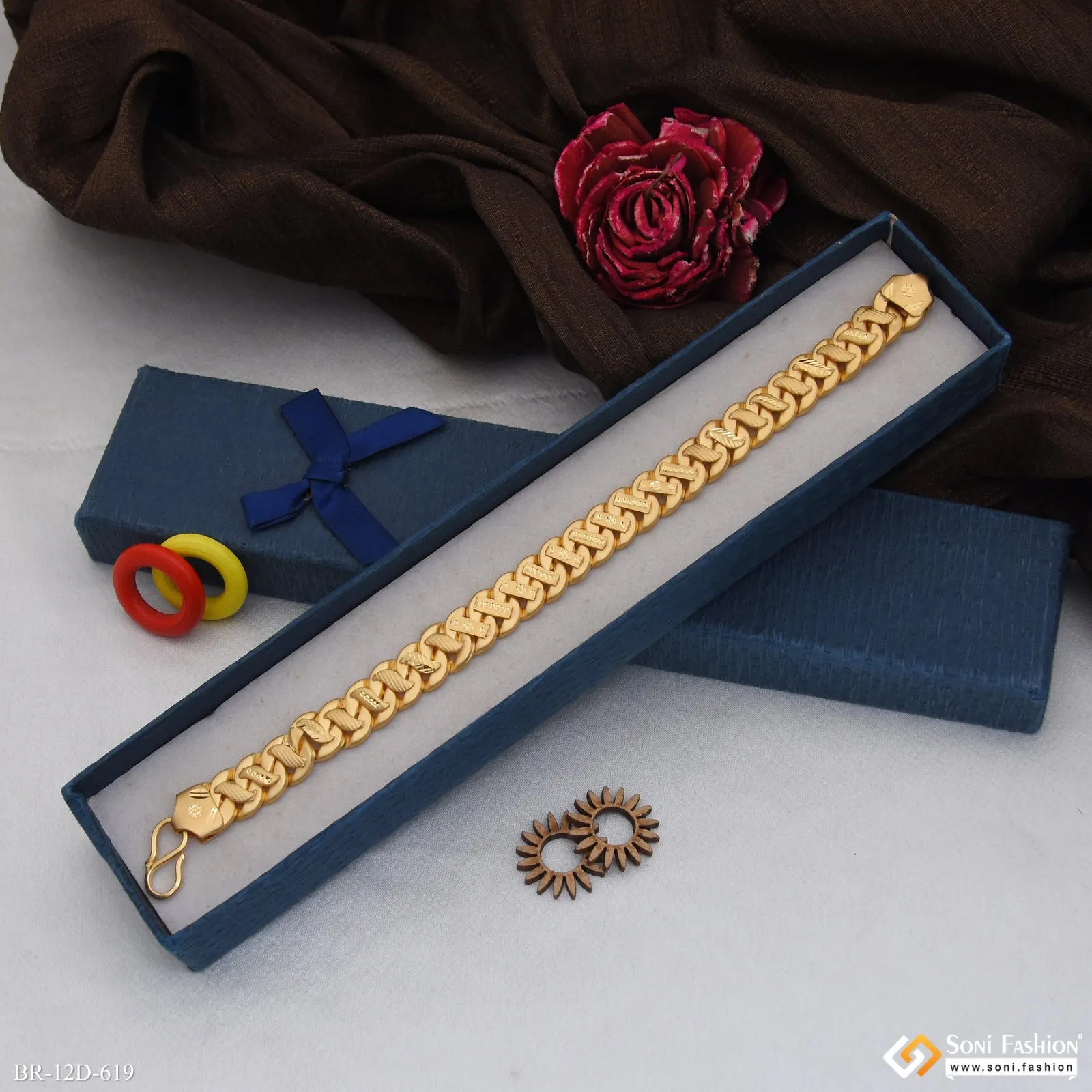 Delicate Design Gold Plated Pokal Bracelet for Men - Style D619