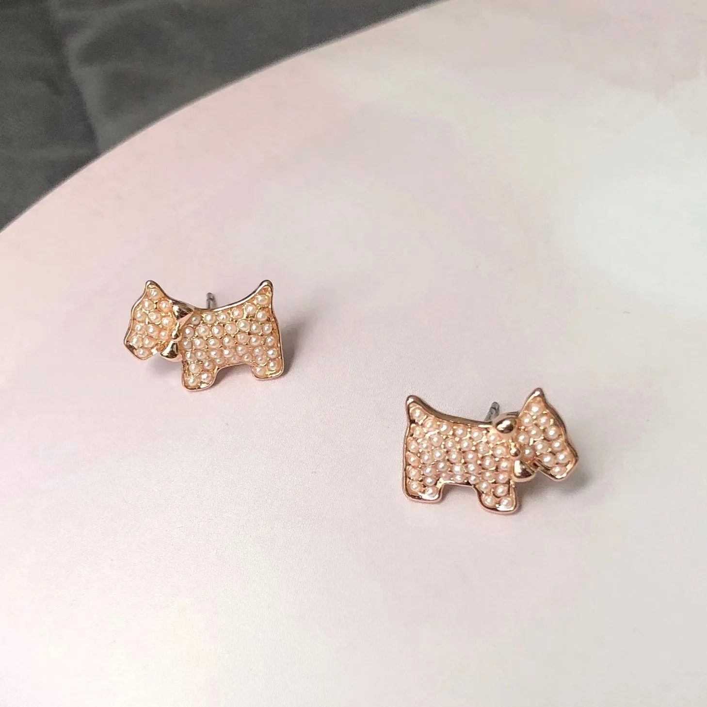 Doggy Mini Pearls Earrings