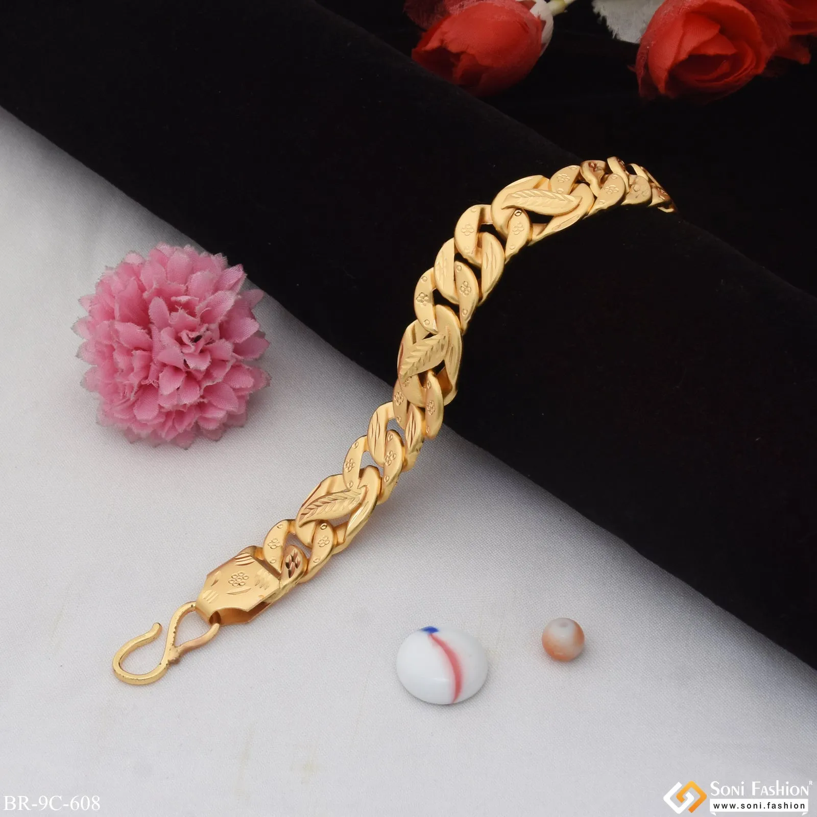 Leaf Best Quality Durable Design Gold Plated Pokal Bracelet For Men - Style C608