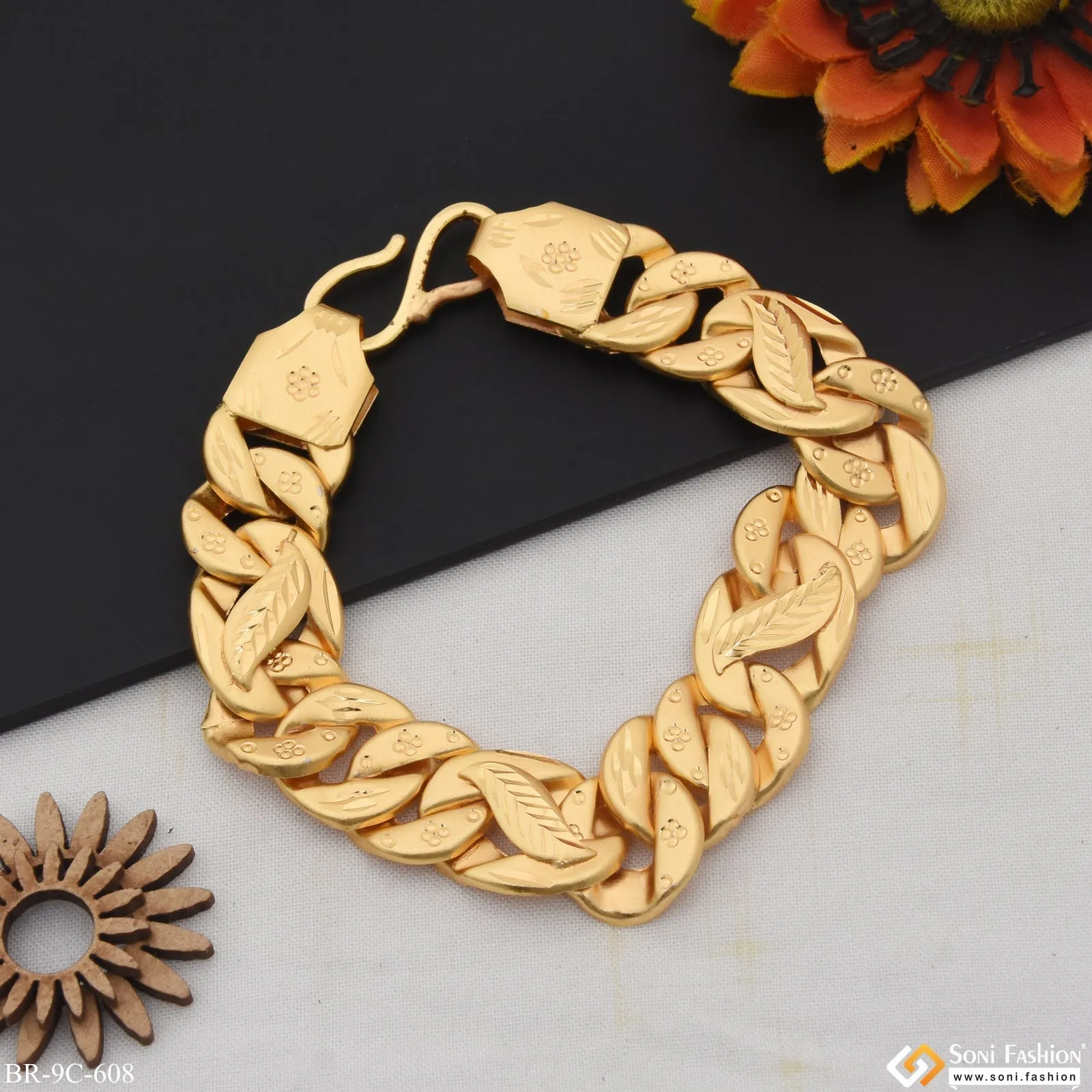 Leaf Best Quality Durable Design Gold Plated Pokal Bracelet For Men - Style C608