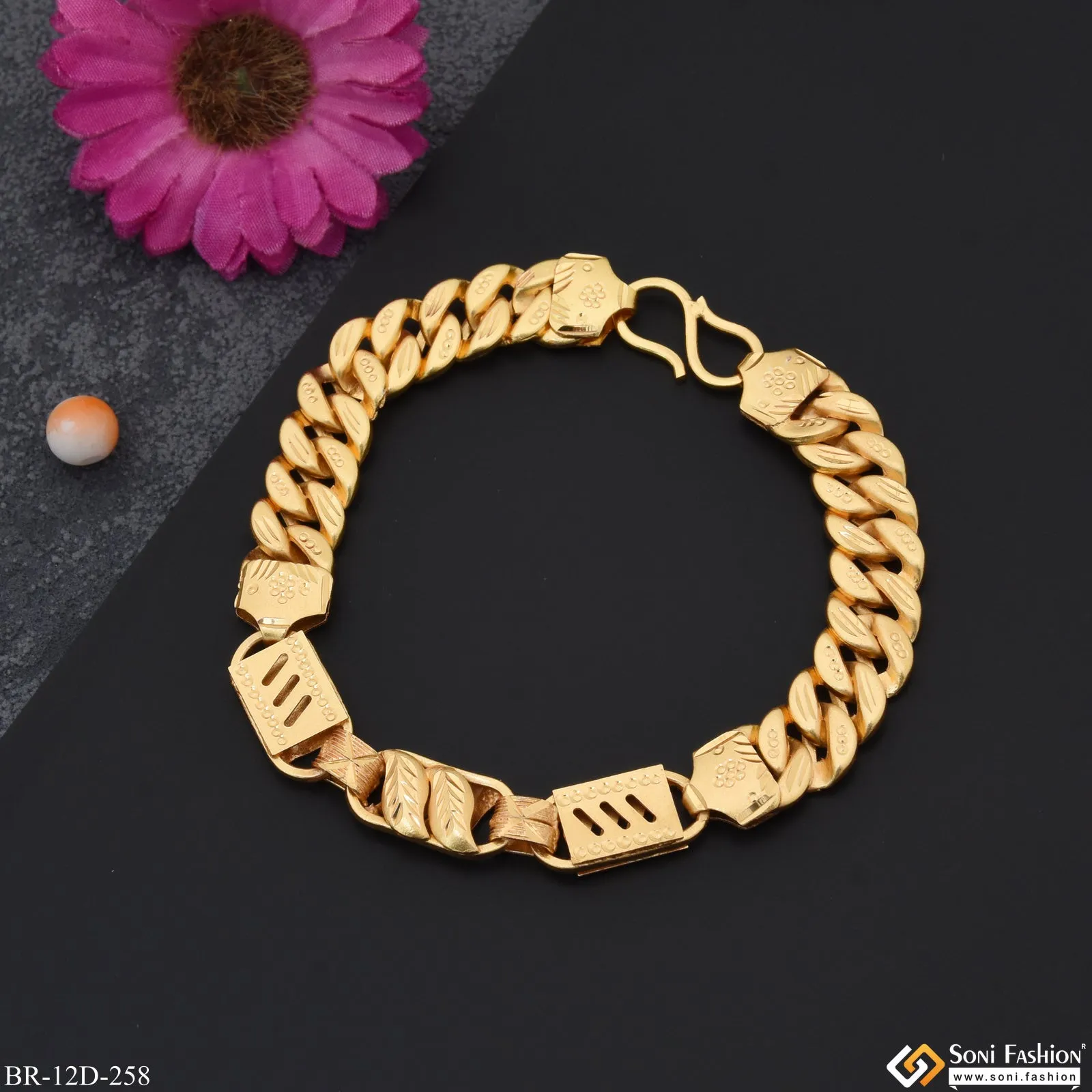 Lovely Design Gold Plated Pokal Nawabi Bracelet for Men - Style D258