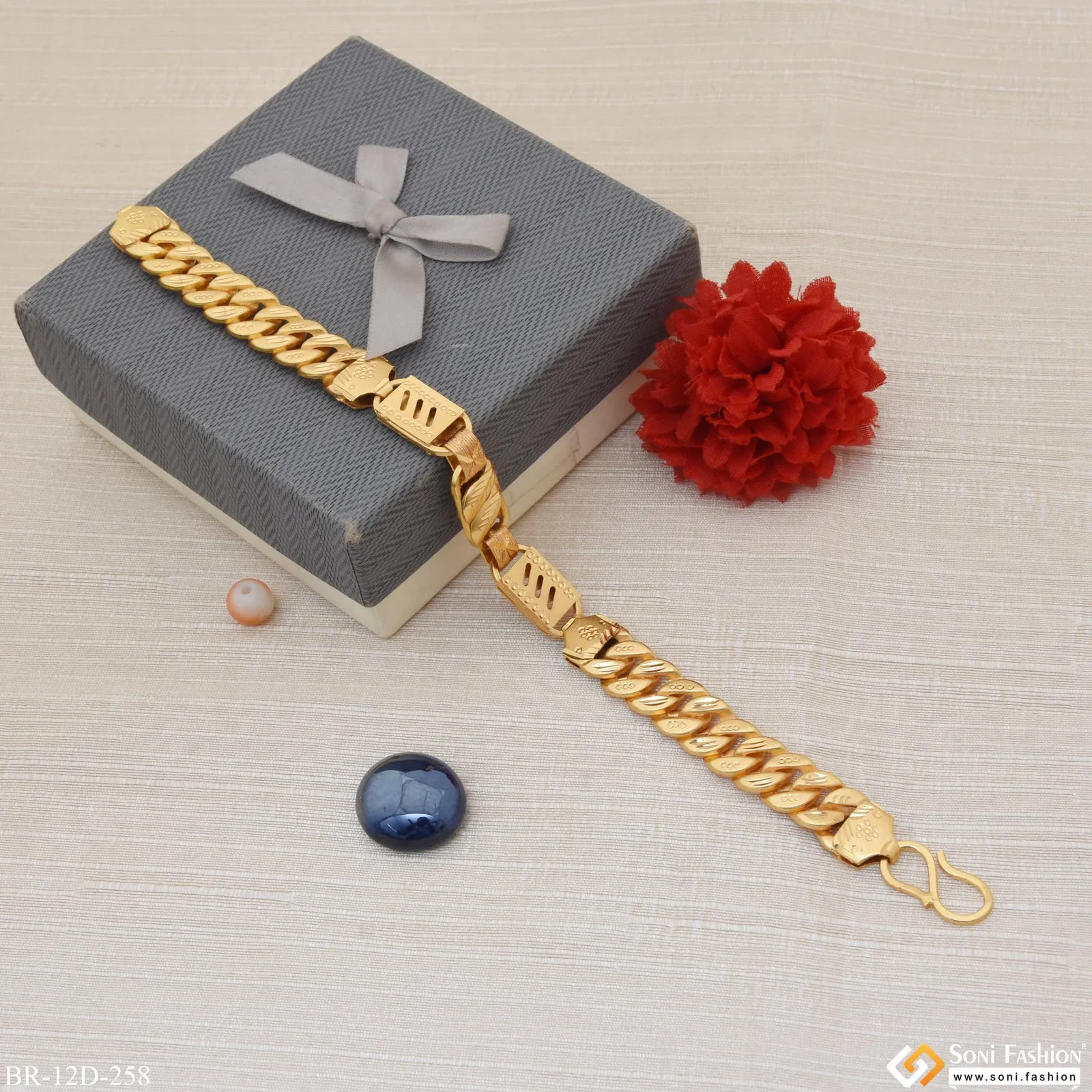 Lovely Design Gold Plated Pokal Nawabi Bracelet for Men - Style D258