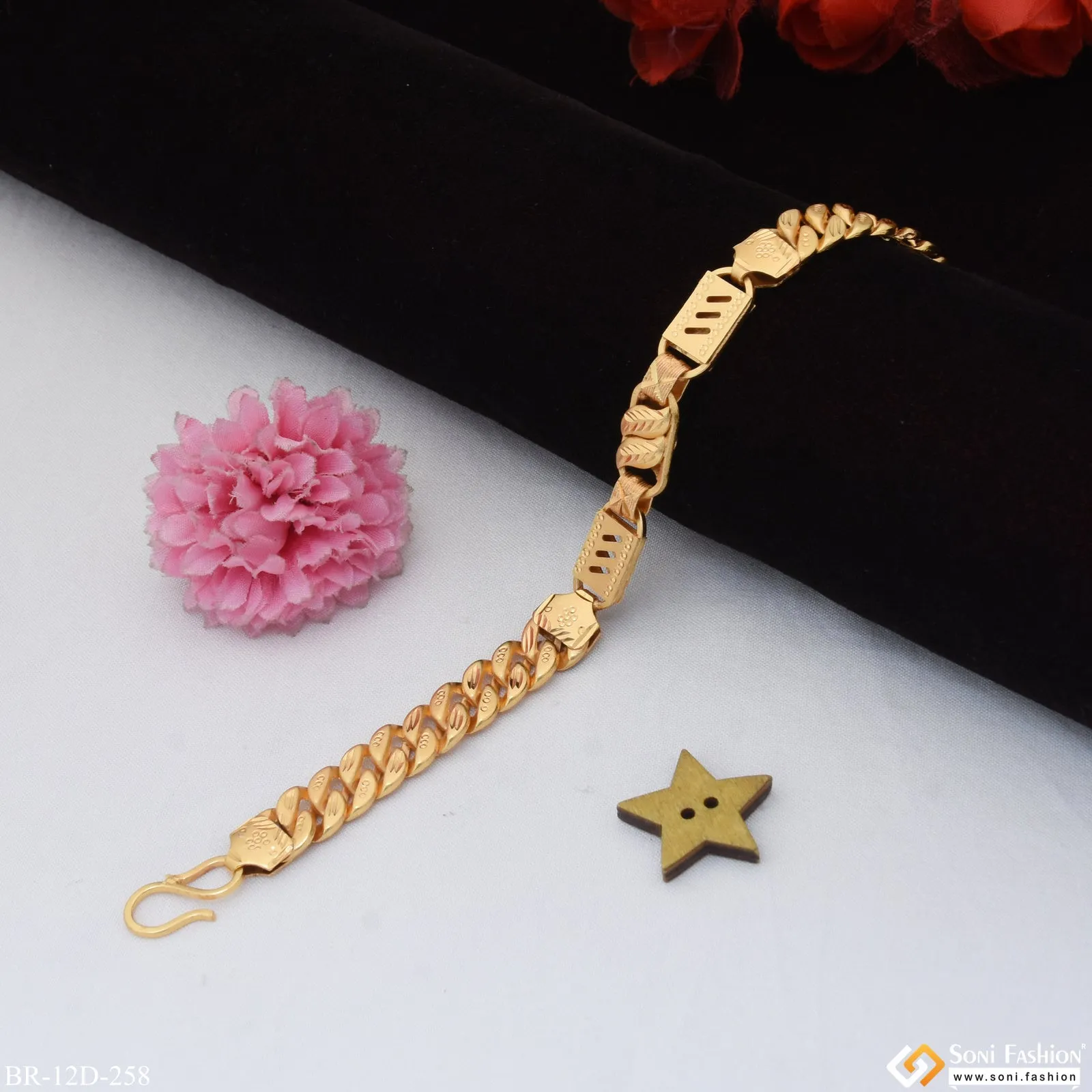 Lovely Design Gold Plated Pokal Nawabi Bracelet for Men - Style D258