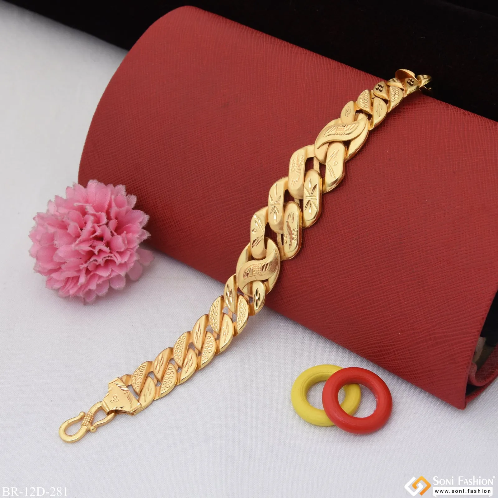 Lovely Design High-Quality Gold Plated Pokal Bracelet for Men - Style D281