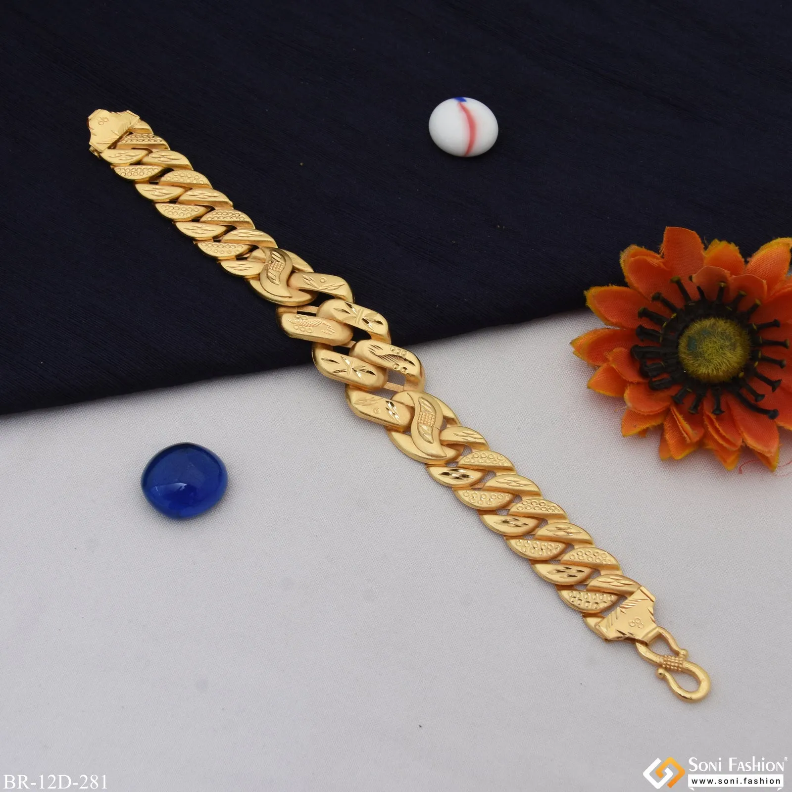 Lovely Design High-Quality Gold Plated Pokal Bracelet for Men - Style D281