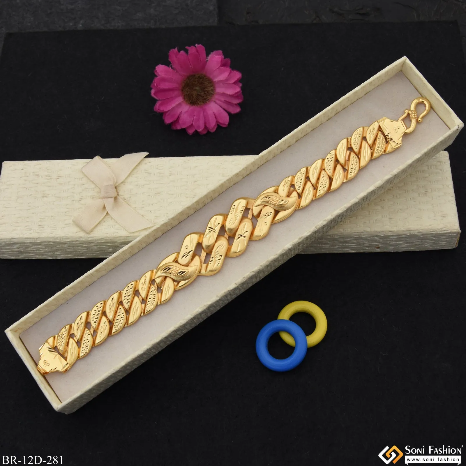 Lovely Design High-Quality Gold Plated Pokal Bracelet for Men - Style D281
