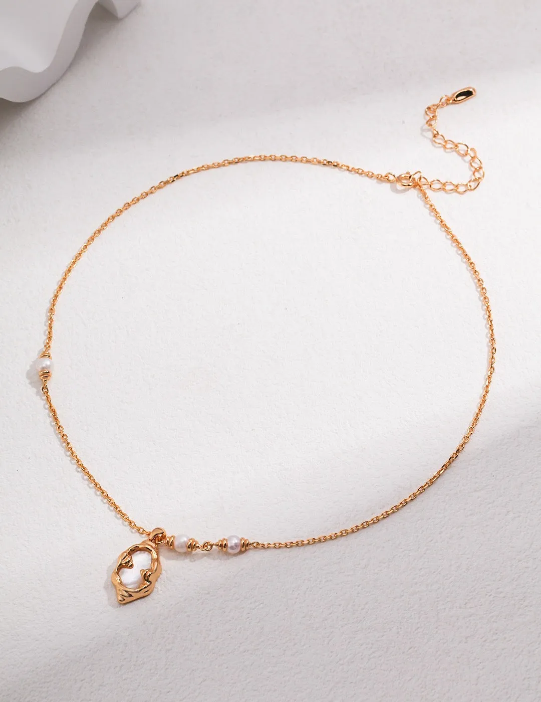 Nacre Glow Necklace