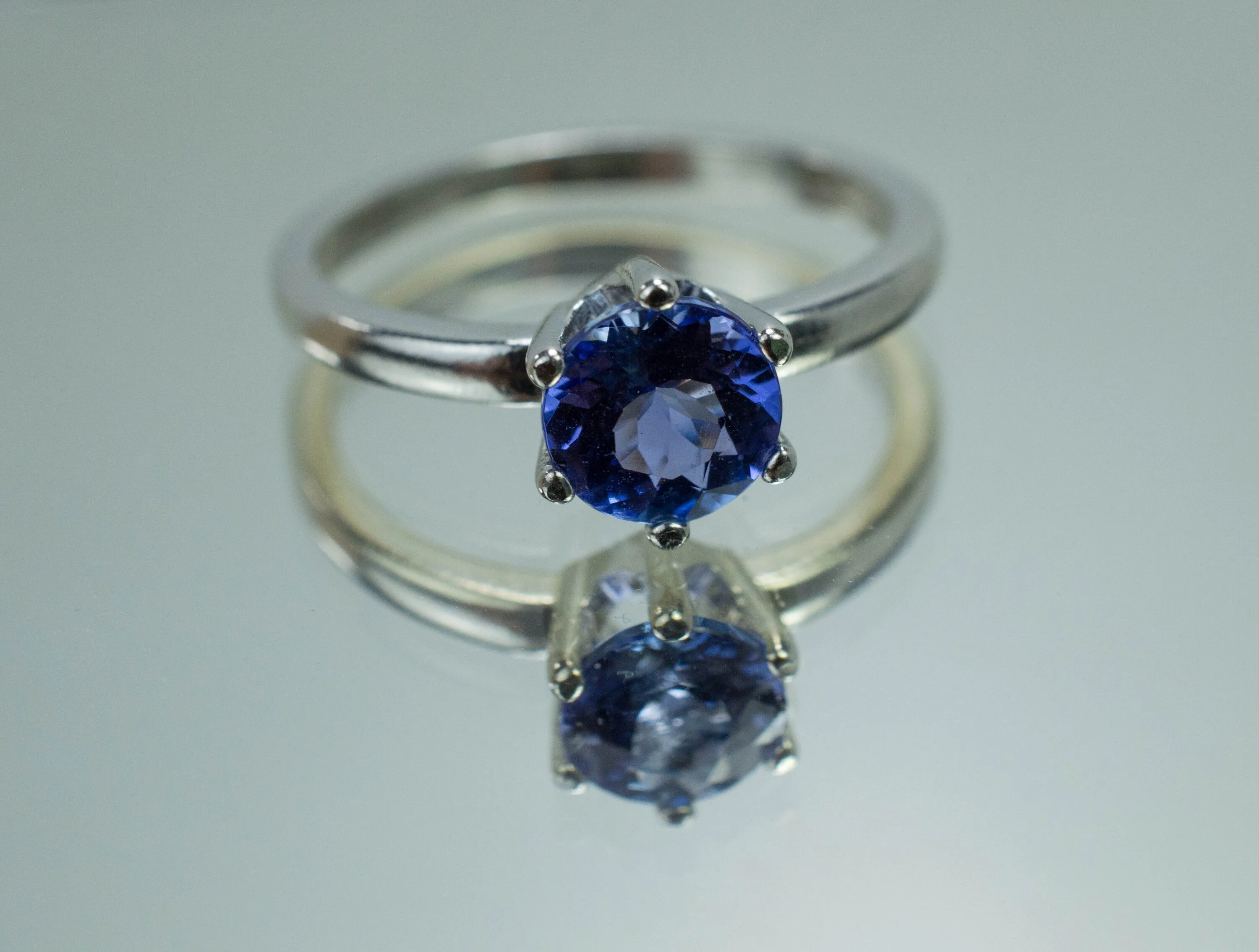 Tanzanite Ring; Genuine Untreated Tanzania Tanzanite; 1.085cts